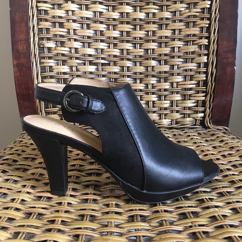 Naturalizer Dawn Black Cutout heeled bootie 8